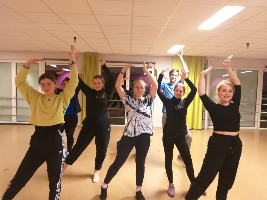 Kpop dansgroep van vrijdag in Leiden bij Kpoppersacademy